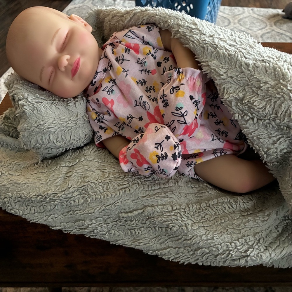 Lifelike Reborn Baby Doll Sleeping w/ Accessories & Box 🌸